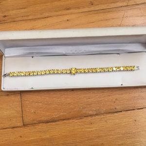 Princess cut 27.50 ct Yellow Sapphire Bracelet